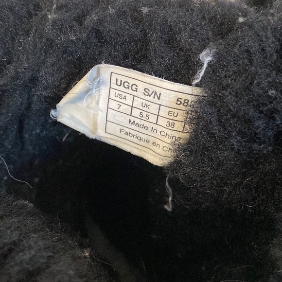 Ugg Classic Short II Shearling Lined in Black Size 7 - Picture 10 of 11